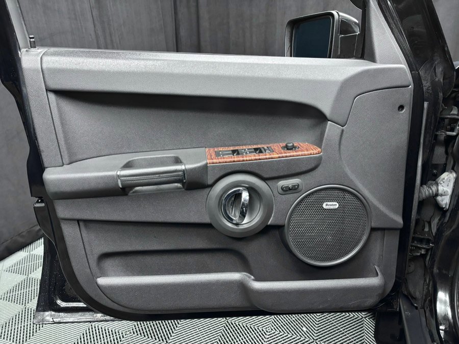 Used 2010 Jeep Commander Limited image 22