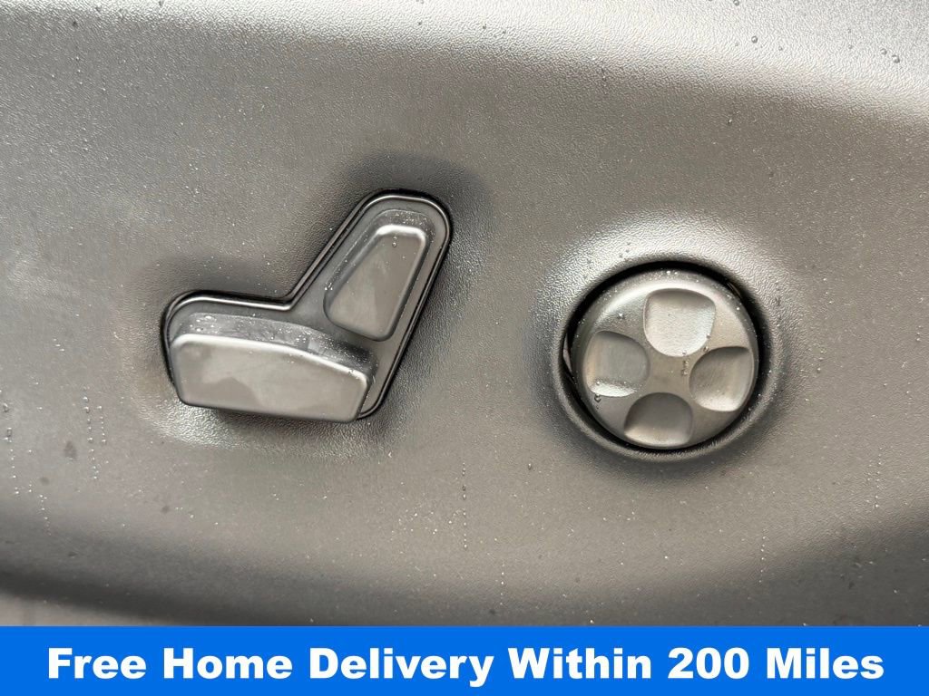 Used 2026 Chrysler Pacifica Select image 21