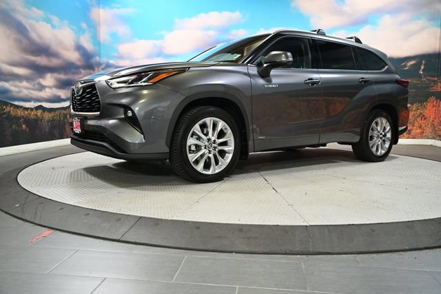 Used 2021 Toyota Highlander Limited AWD/4WD image 3