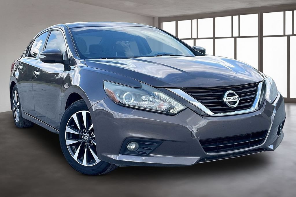 Used 2016 Nissan Altima 2.5 SL w/ 2.5 Technology w/LED Package FWD image 3
