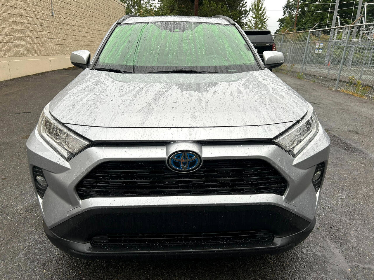 Used 2021 Toyota RAV4 XLE Premium image 2
