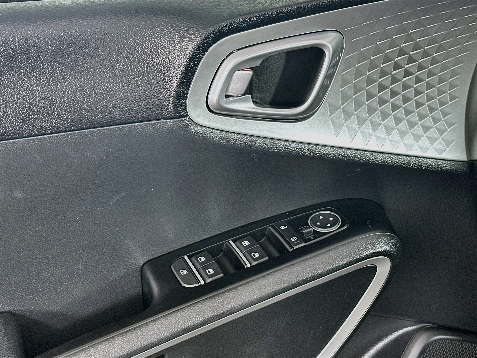 Used 2025 Kia Soul LX w/ LX Technology Package FWD image 15