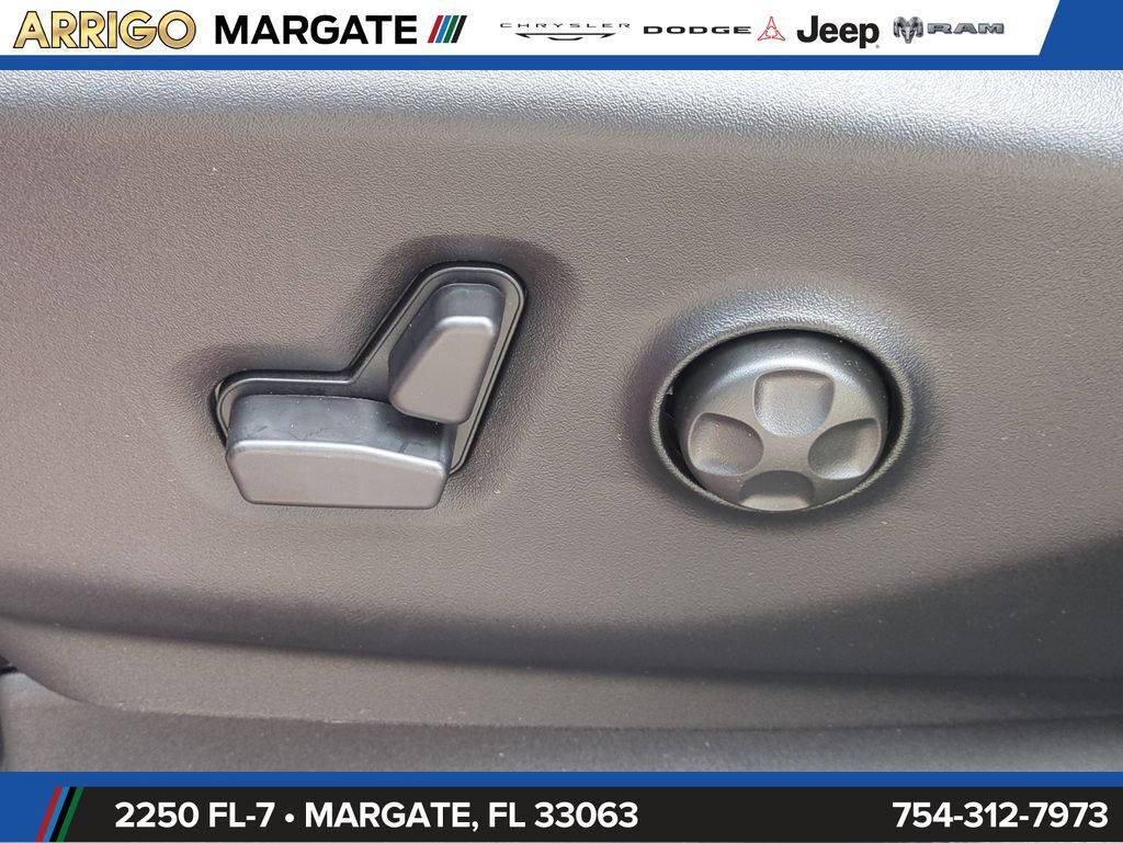 New 2027 Chrysler Pacifica Limited w/ Family Tech Group FWD image 21