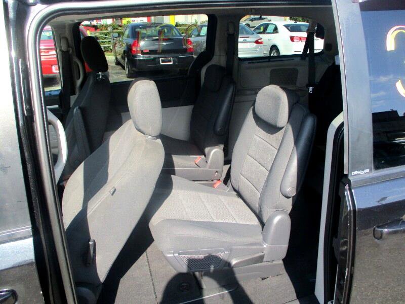 Used 2008 Dodge Grand Caravan SXT w/ Family Value Group image 9