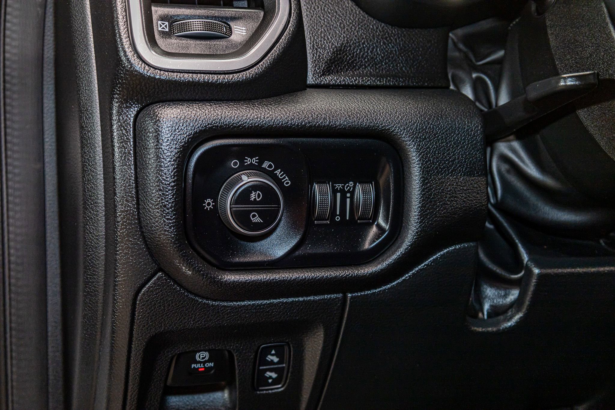 Used 2024 RAM 1500 Laramie AWD/4WD image 21