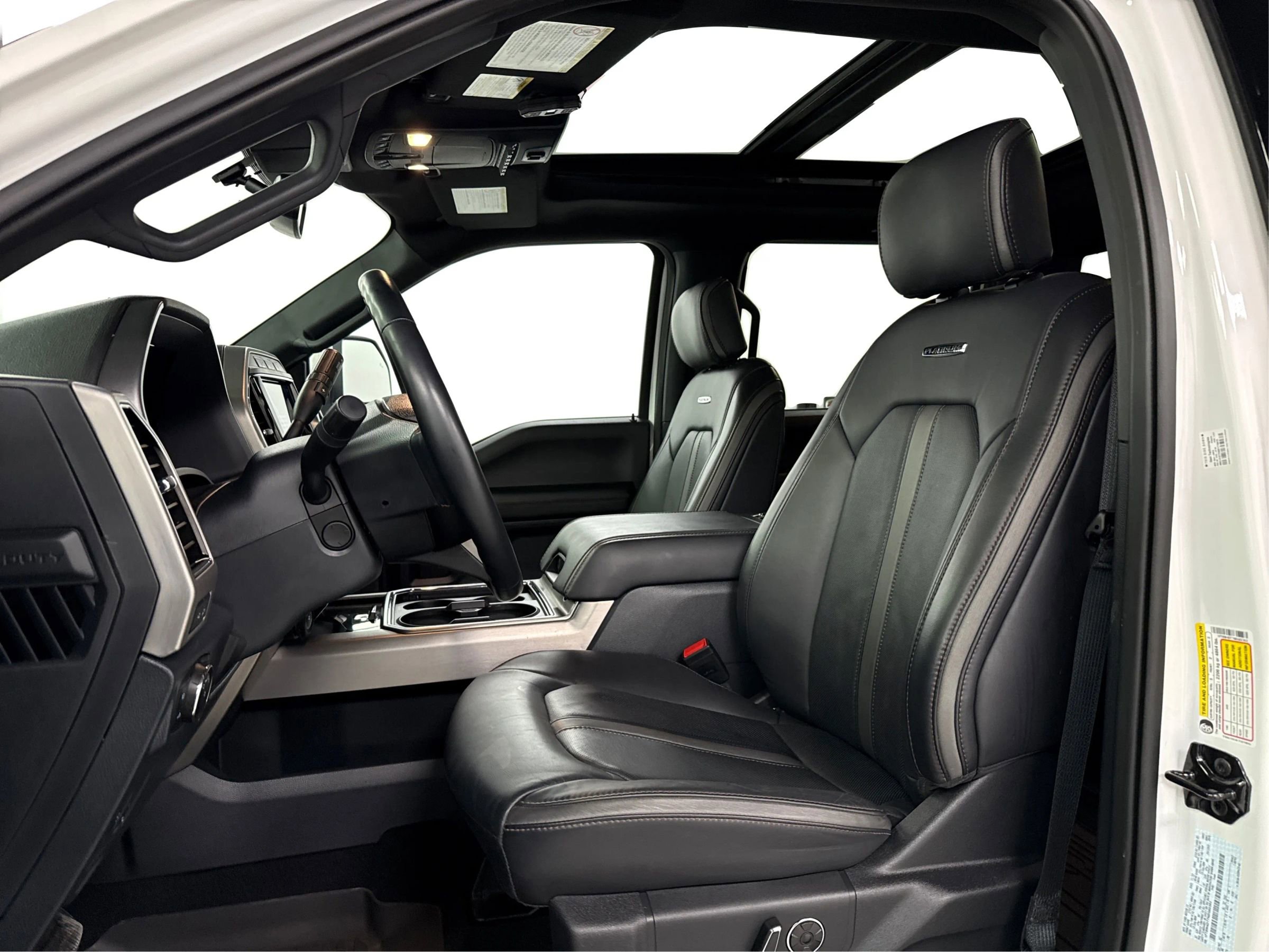 Used 2022 Ford F450 Platinum w/ FX4 Off-Road Package image 9