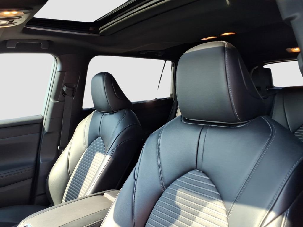 Used 2022 Toyota Highlander XSE image 22