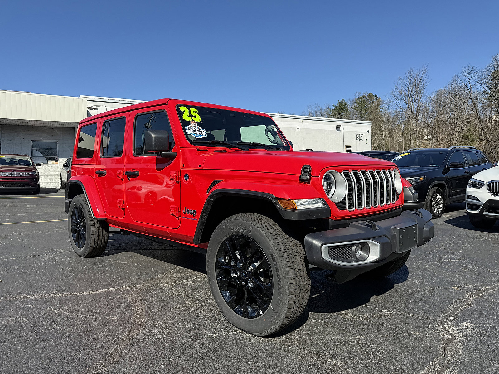 Used 2025 Jeep Wrangler Sahara w/ Safety Group image 17
