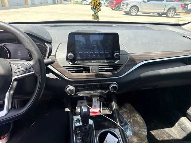 Used 2024 Nissan Altima 2.5 SV FWD image 39
