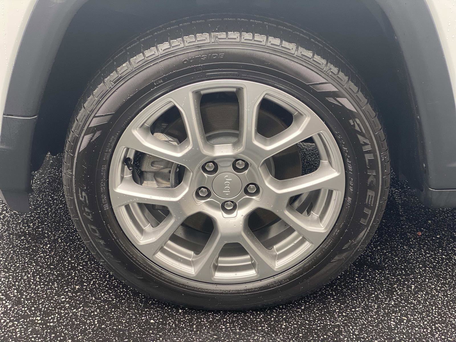 Certified 2023 Jeep Compass Latitude image 13