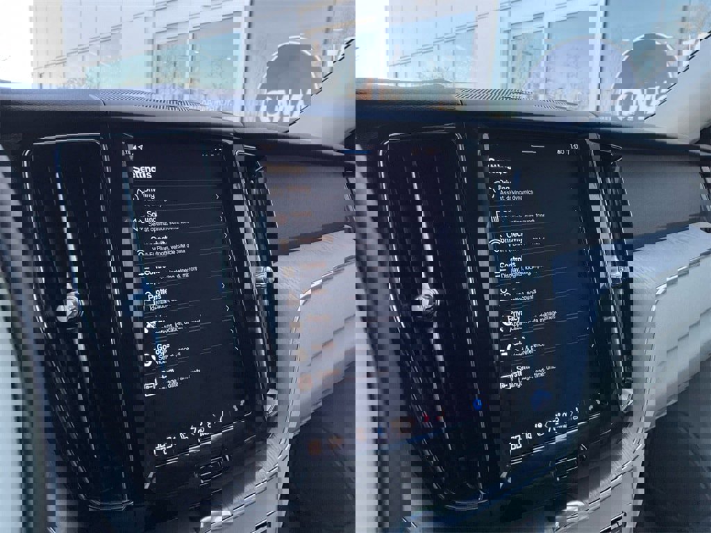 Certified 2023 Volvo XC60 B5 Plus w/ Protection Package Premier image 23