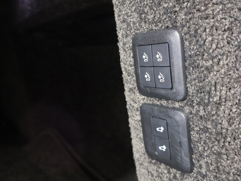 Used 2020 Land Rover Range Rover HSE image 16