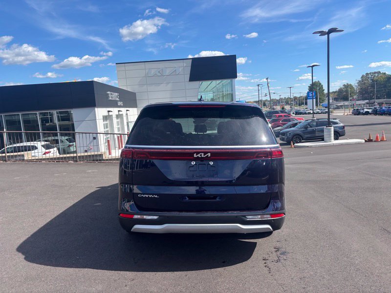 Used 2023 Kia Carnival LX FWD image 7
