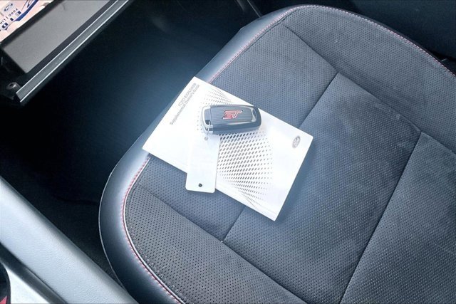 Used 2025 Ford Explorer ST image 35