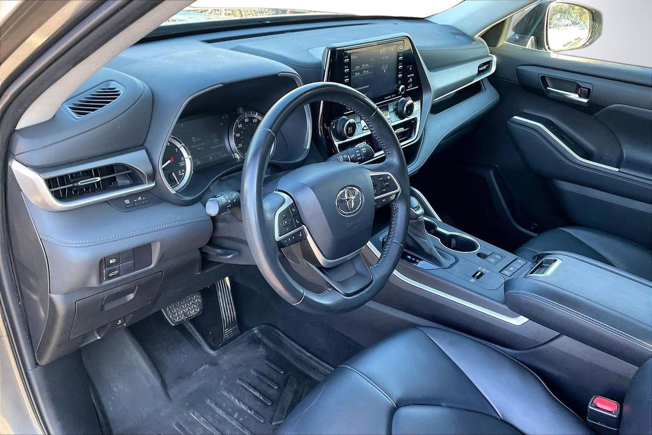 Used 2022 Toyota Highlander XLE image 20