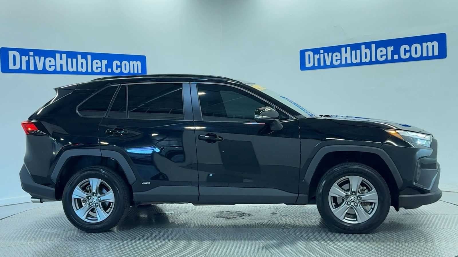 Used 2024 Toyota RAV4 XLE AWD/4WD image 9