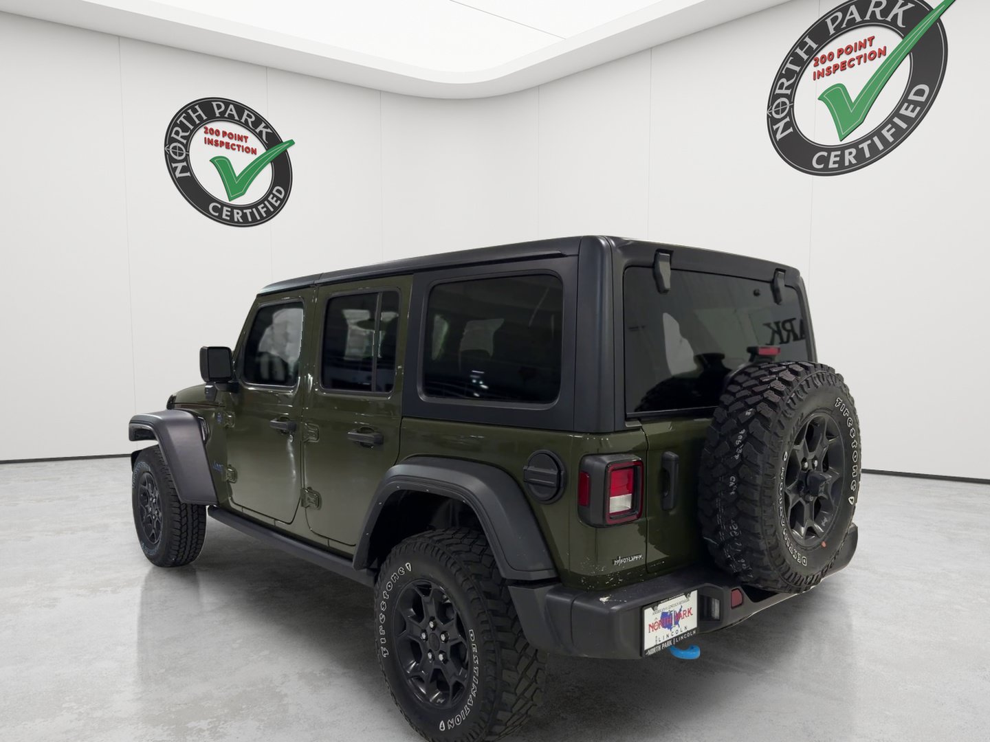 Used 2023 Jeep Wrangler Unlimited w/ Cold Weather Group AWD/4WD image 7
