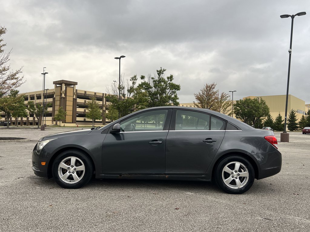 Used 2013 Chevrolet Cruze LT image 2