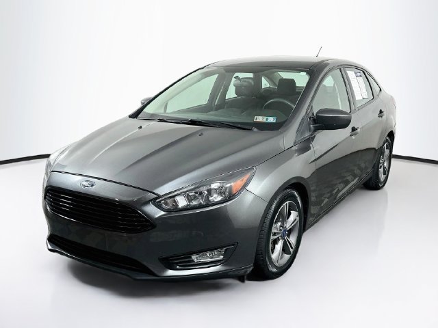 Used 2018 Ford Focus SE w/ SE Appearance Package FWD image 3