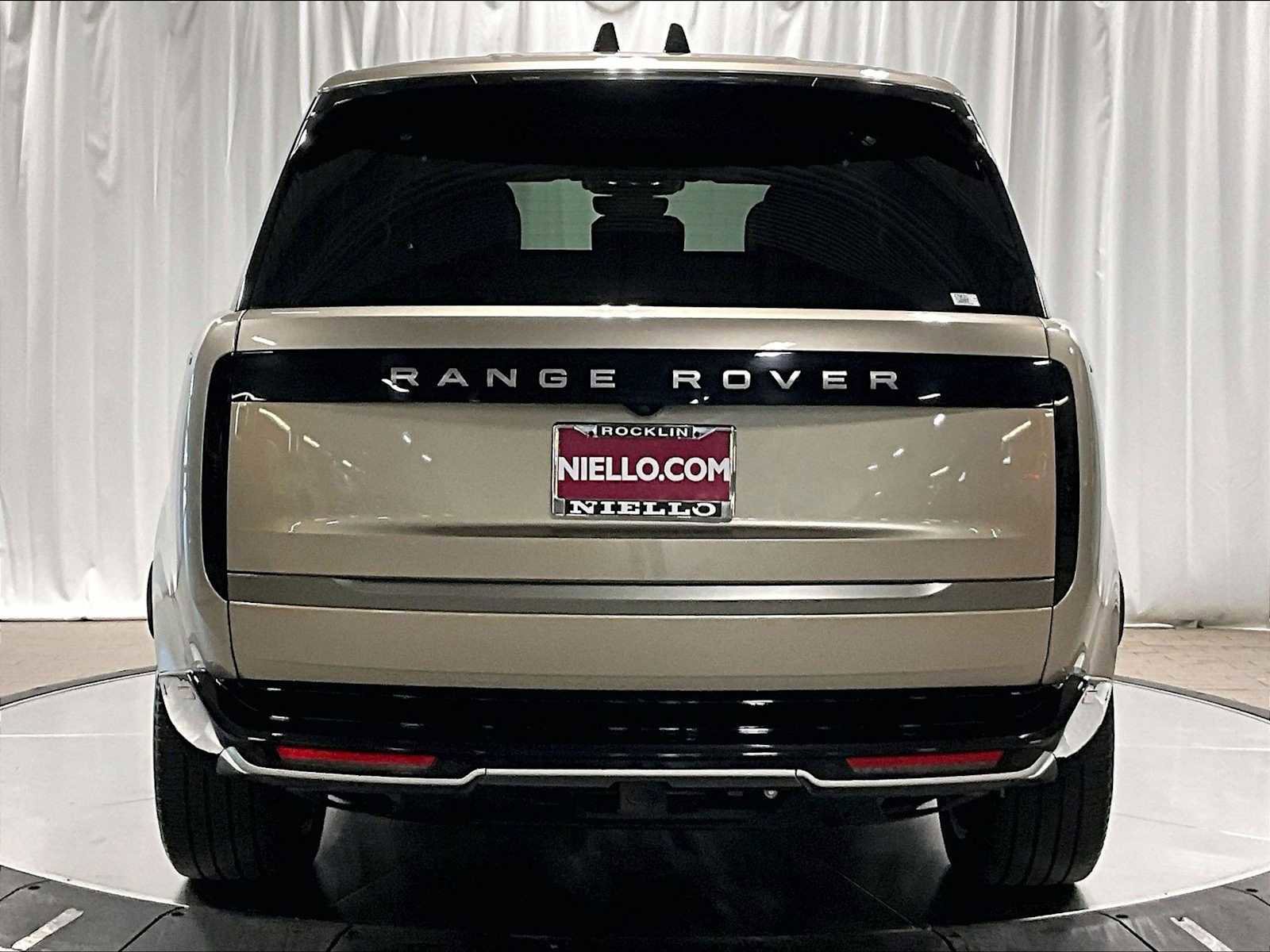 Used 2025 Land Rover Range Rover SE image 8