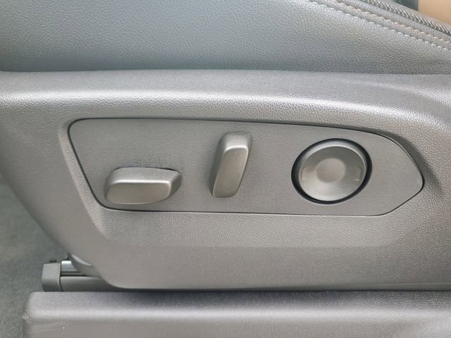 Used 2025 Chevrolet Silverado 1500 High Country w/ Technology Package image 16