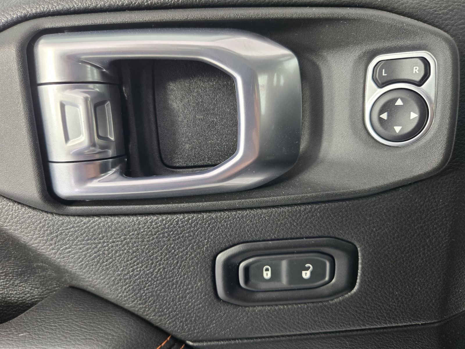 Used 2021 Jeep Gladiator Mojave AWD/4WD image 24