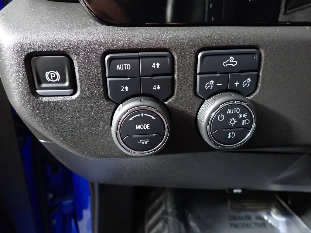 Used 2025 Chevrolet Silverado 1500 LT Trail Boss w/ Convenience Package II AWD/4WD image 24
