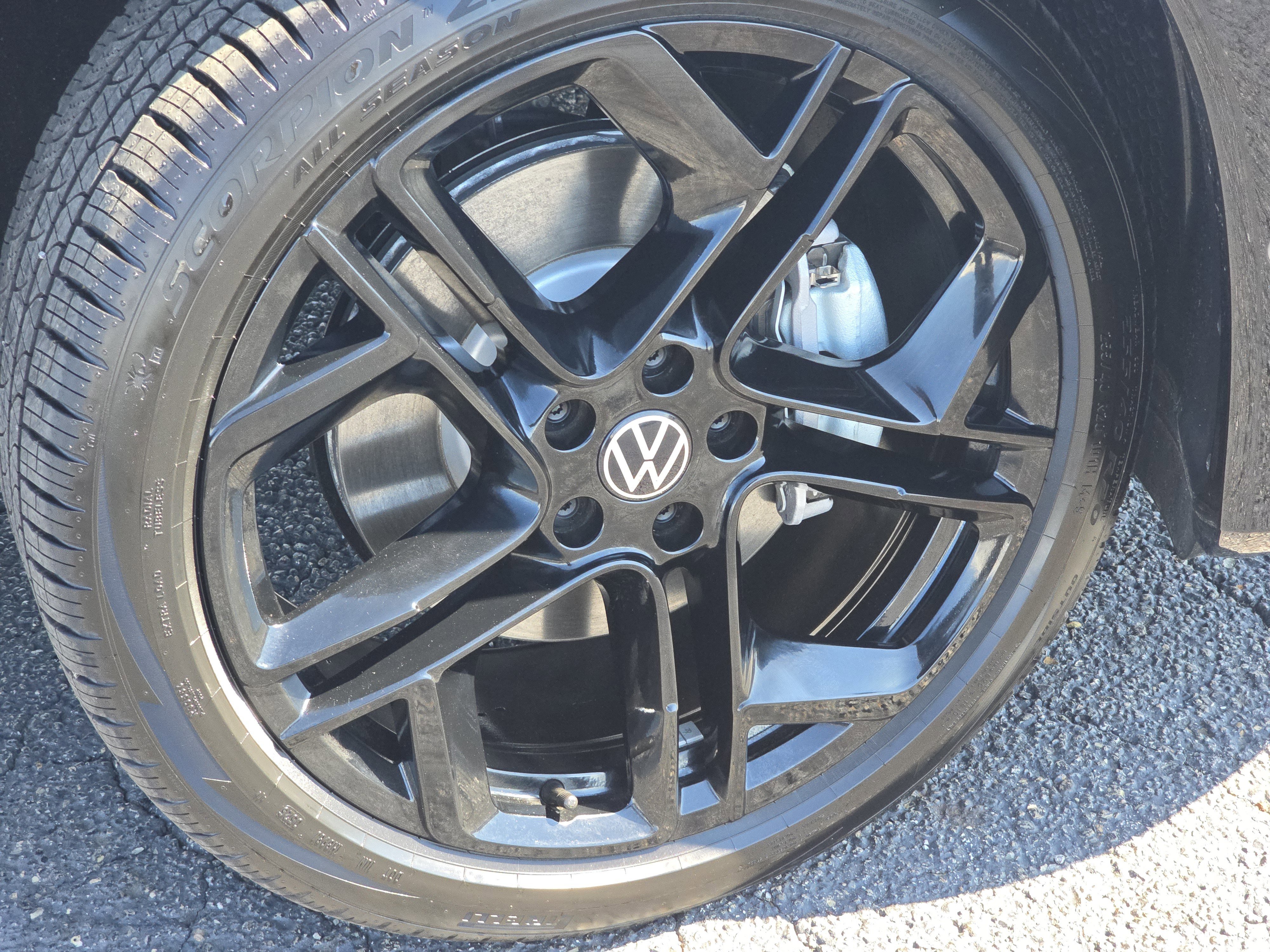 New 2026 Volkswagen Tiguan SE R-Line image 12