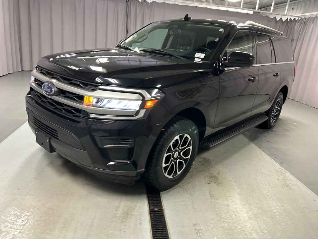 Used 2024 Ford Expedition Max XLT image 3