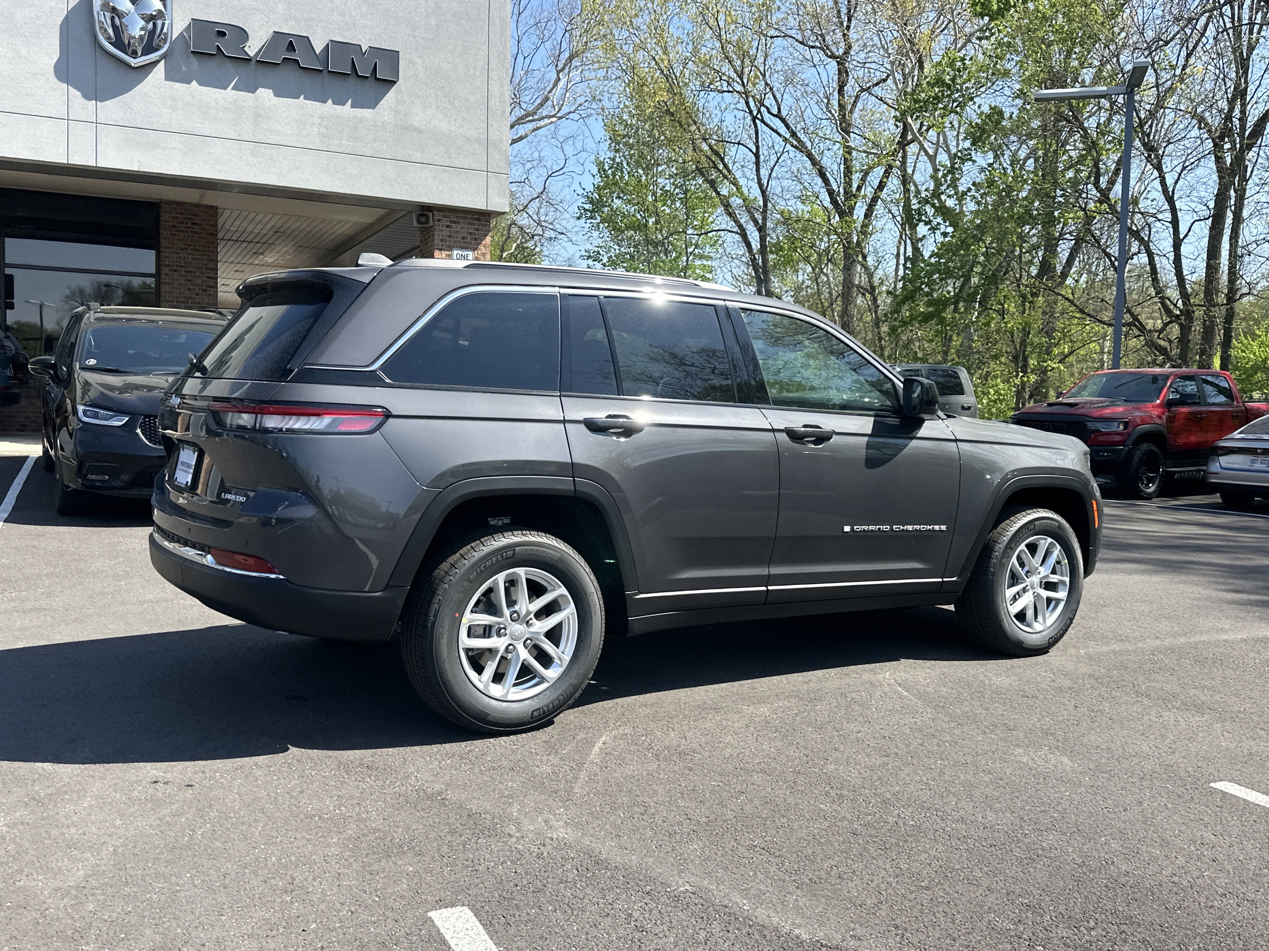 New 2026 Jeep Grand Cherokee Laredo AWD/4WD image 17