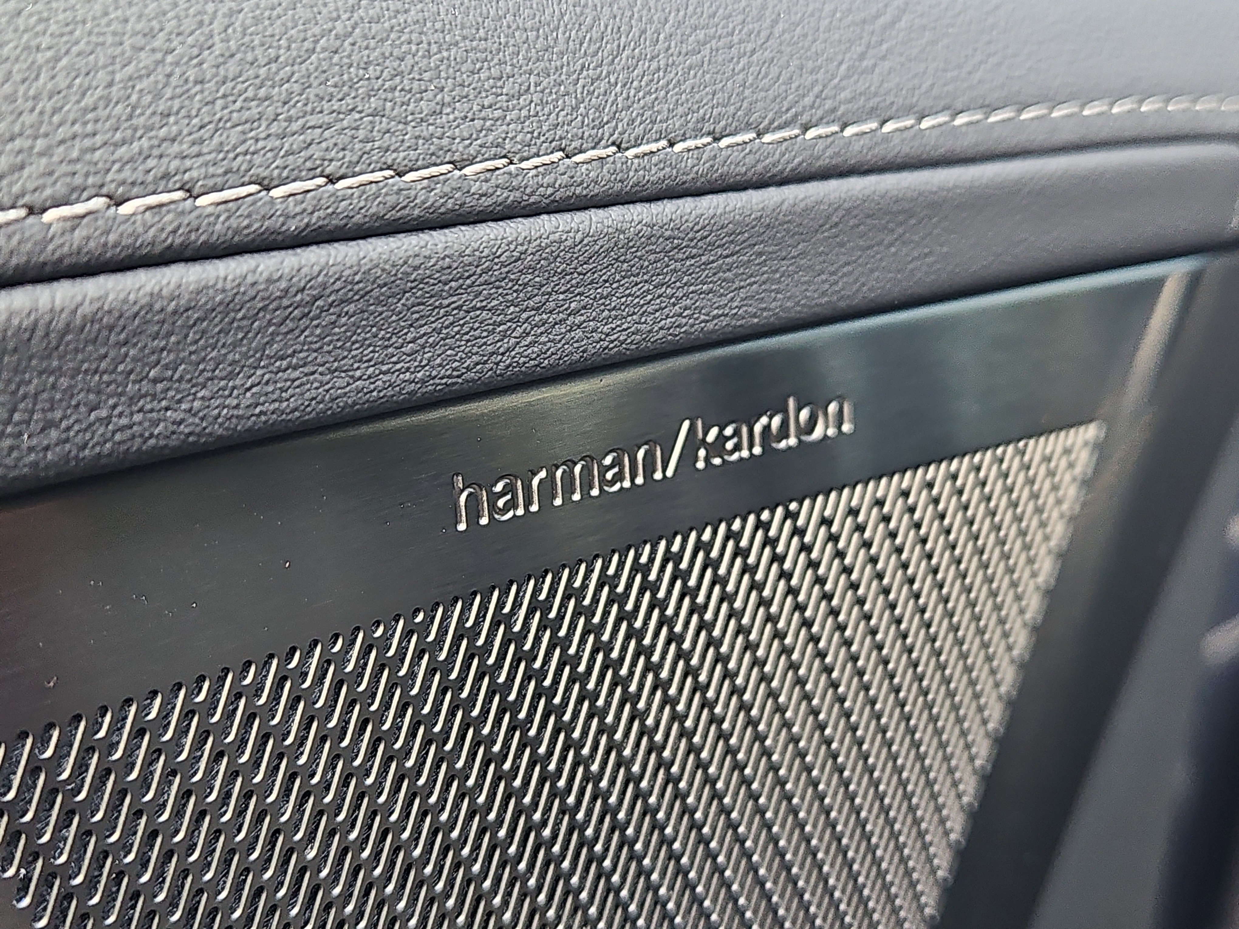 New 2026 Volvo XC90 B6 Plus w/ Protection Package Premier image 9