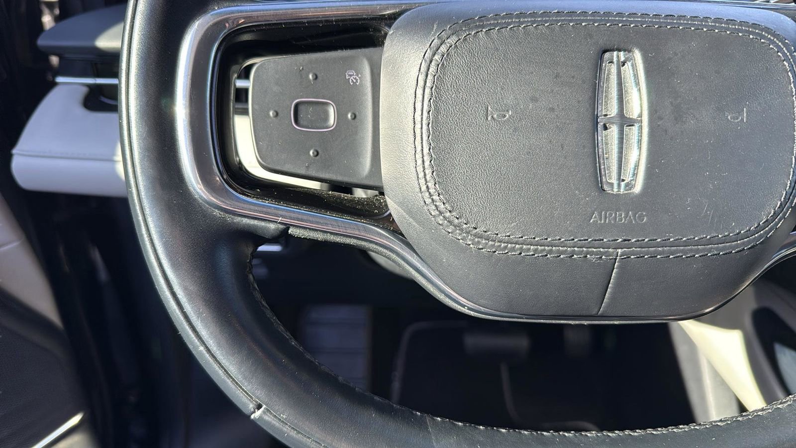 Used 2024 Lincoln Nautilus Reserve image 17