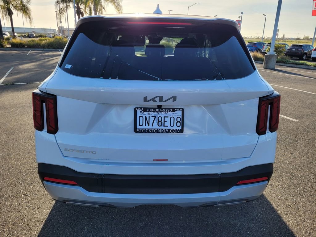 Used 2026 Kia Sorento LX FWD image 5