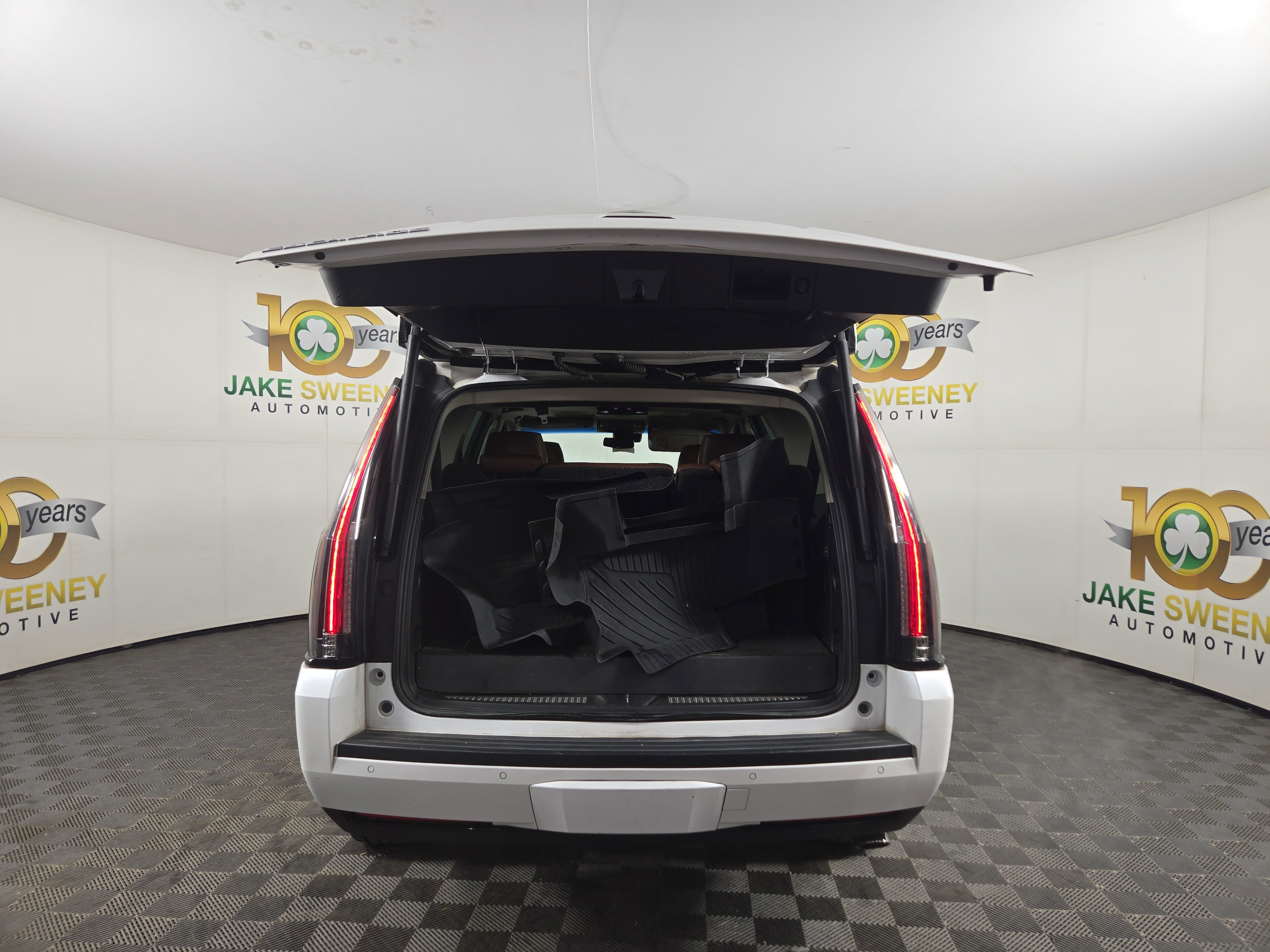 Used 2018 Cadillac Escalade Premium Luxury w/ LPO, Radiant Package image 33