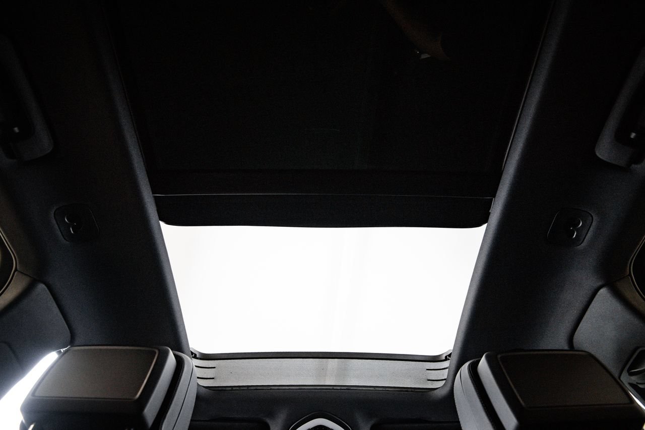 Certified 2024 Porsche Macan AWD/4WD image 30