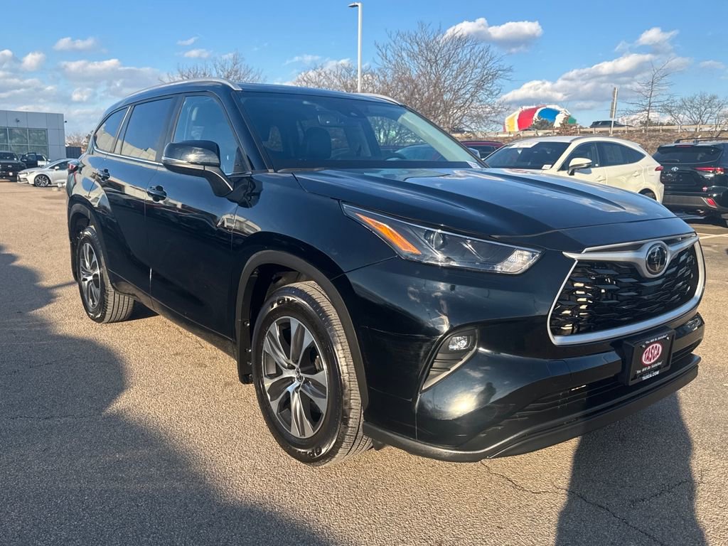 Used 2024 Toyota Highlander XLE image 11