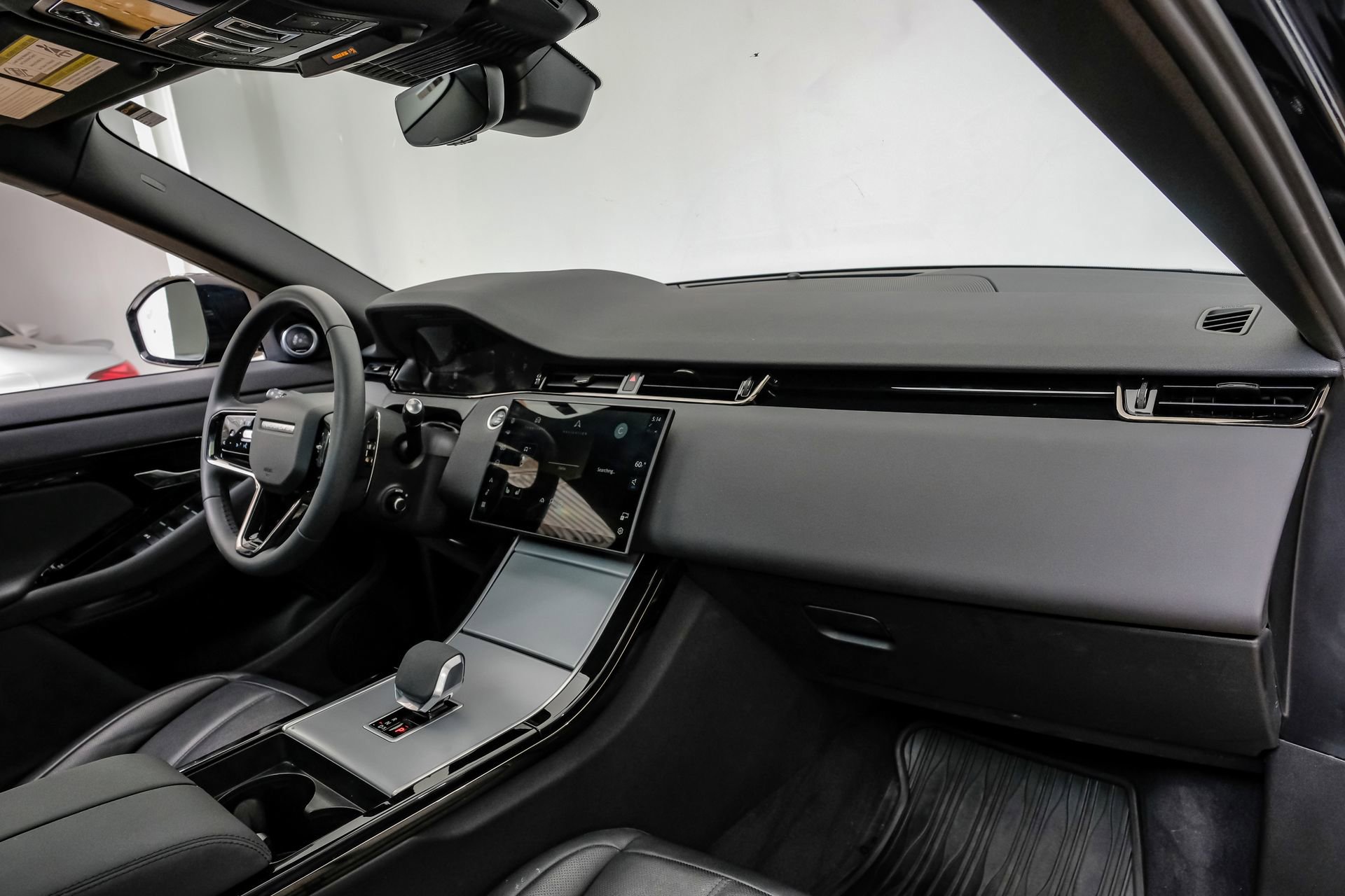 Used 2024 Land Rover Range Rover Evoque S AWD/4WD image 17