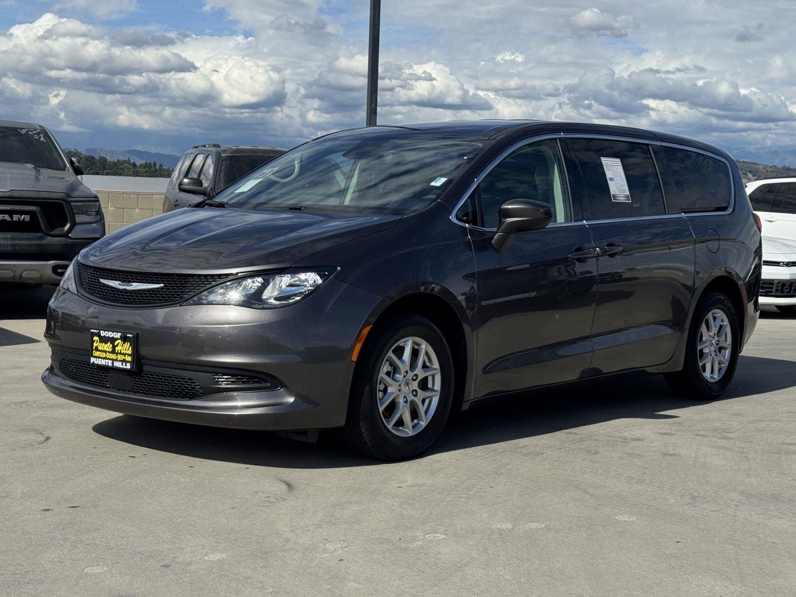 Used 2023 Chrysler Voyager LX FWD image 3