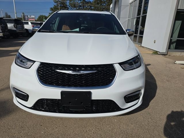 New 2026 Chrysler Pacifica Pinnacle w/ Trailer Tow Group image 3