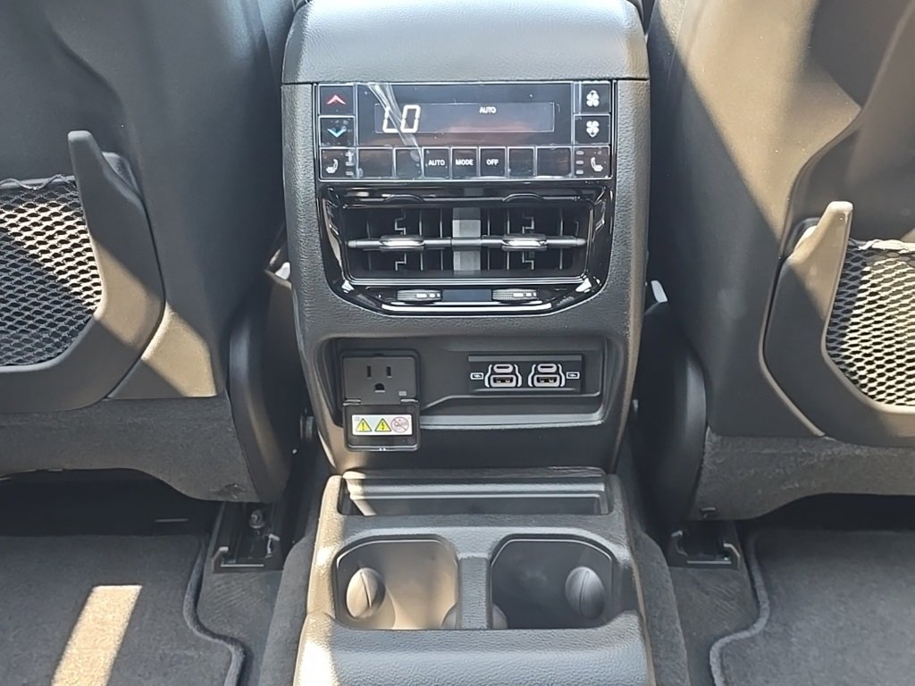 New 2025 Jeep Grand Cherokee L Limited w/ Luxury Tech Group II image 24