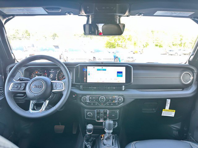 Used 2025 Jeep Wrangler Unlimited Sahara AWD/4WD image 13