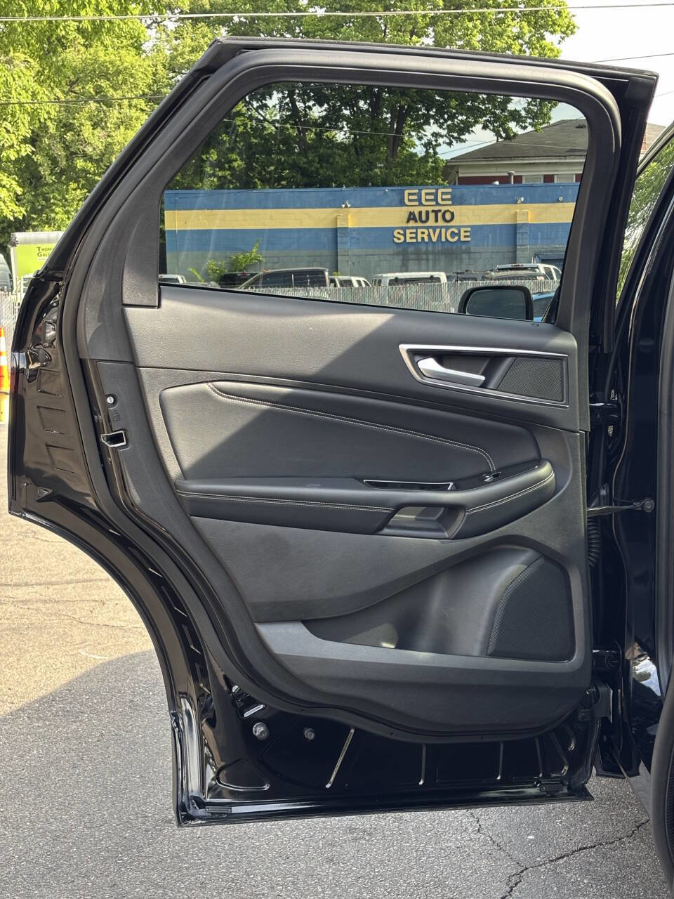 Used 2016 Ford Edge Titanium w/ Equipment Group 302A AWD/4WD image 13