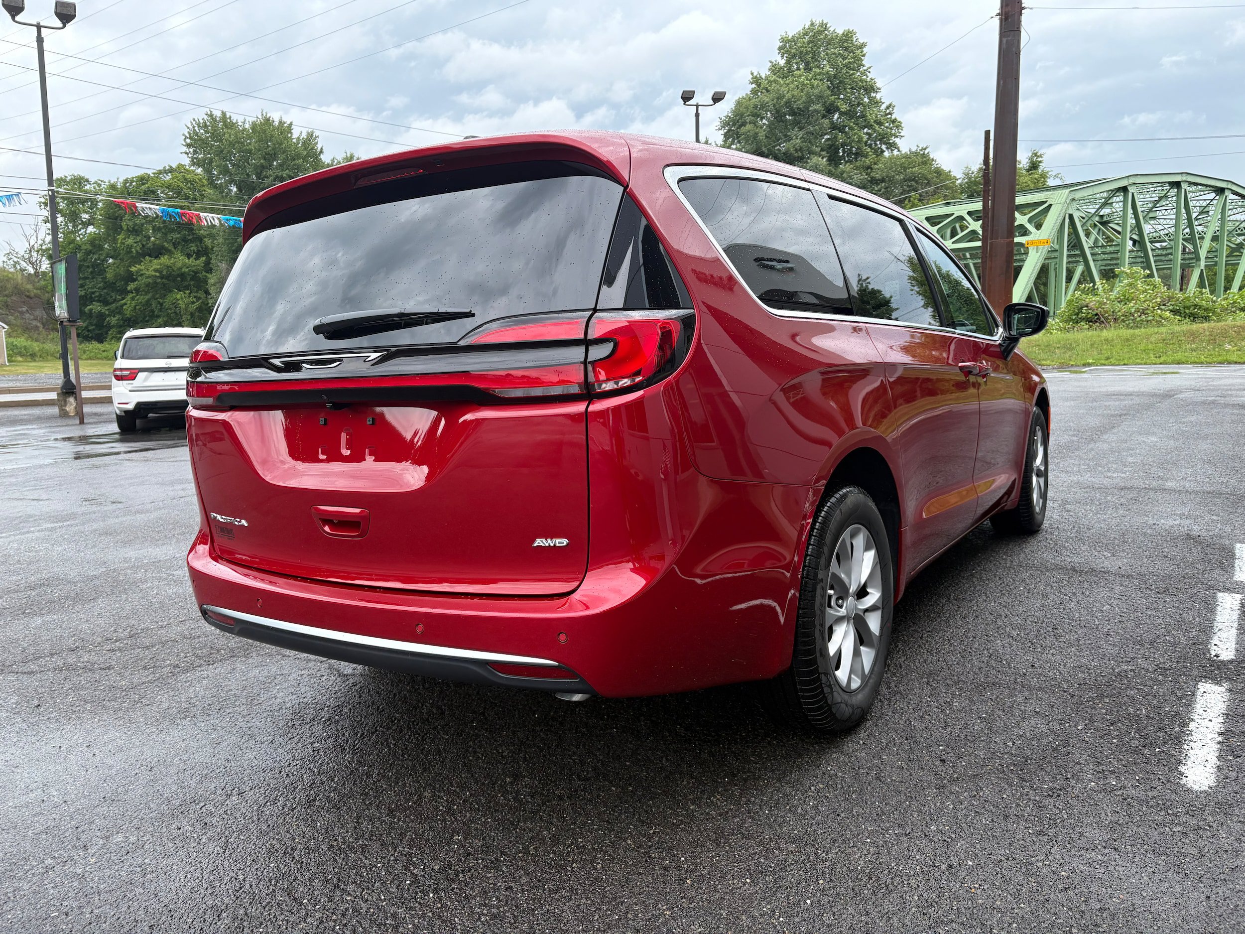 New 2027 Chrysler Pacifica Select AWD/4WD image 7