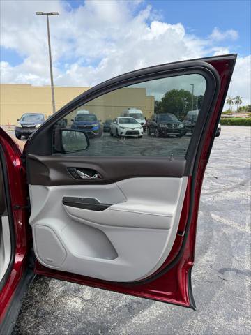 Used 2017 GMC Acadia SLT image 16