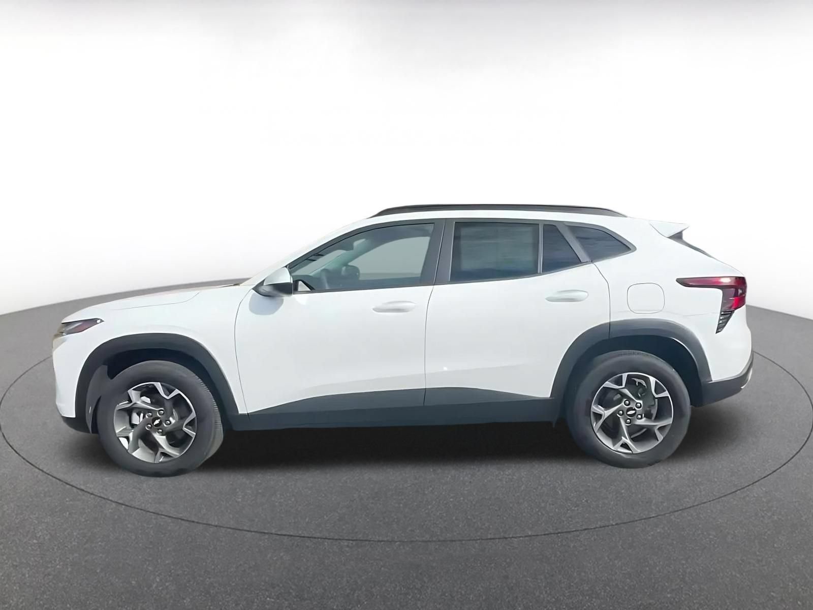 Used 2025 Chevrolet Trax LT FWD image 8