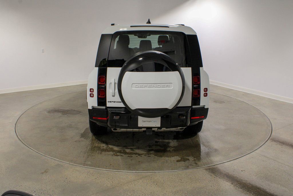 Used 2024 Land Rover Defender 130 X-Dynamic SE image 4