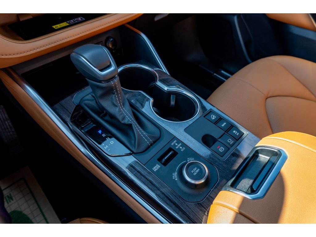 Certified 2026 Toyota Highlander Platinum image 27