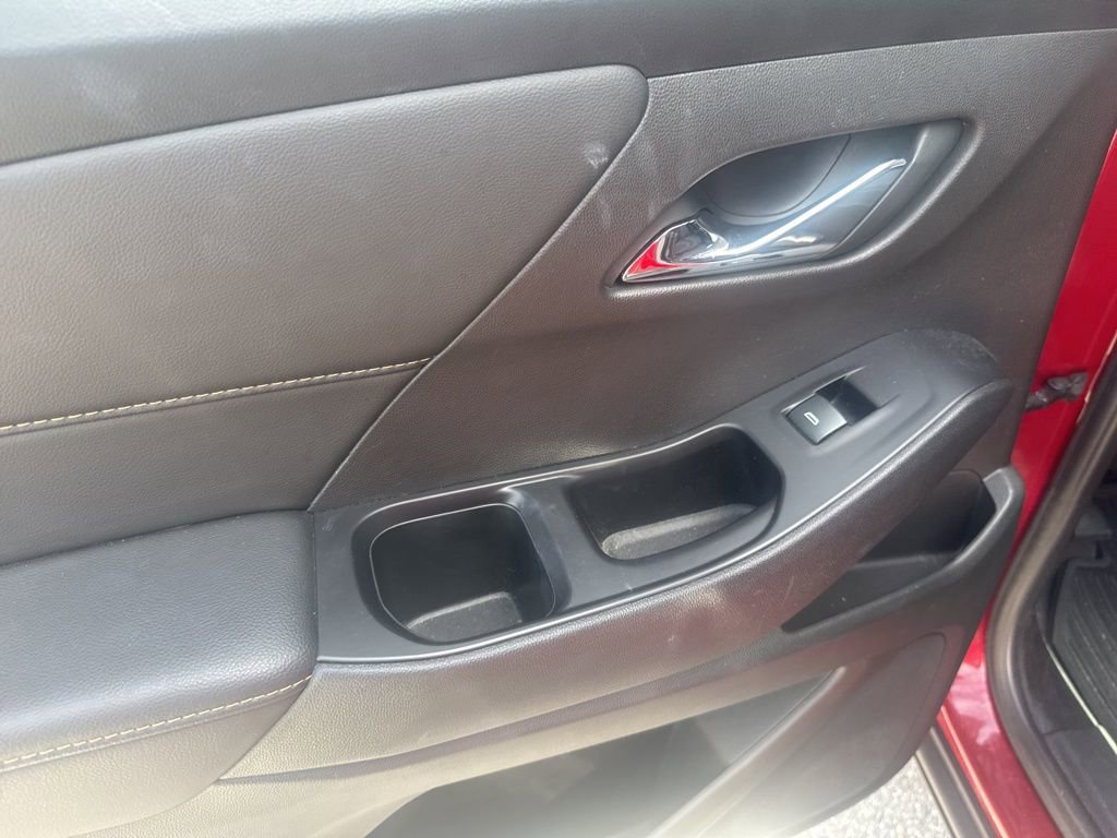 Used 2020 Chevrolet Traverse LT image 12