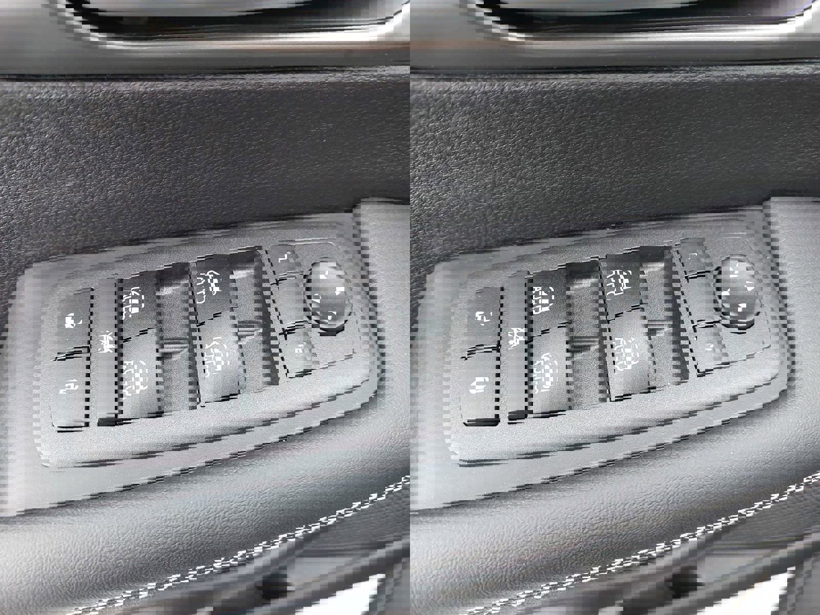 New 2026 Chrysler Pacifica Select image 30