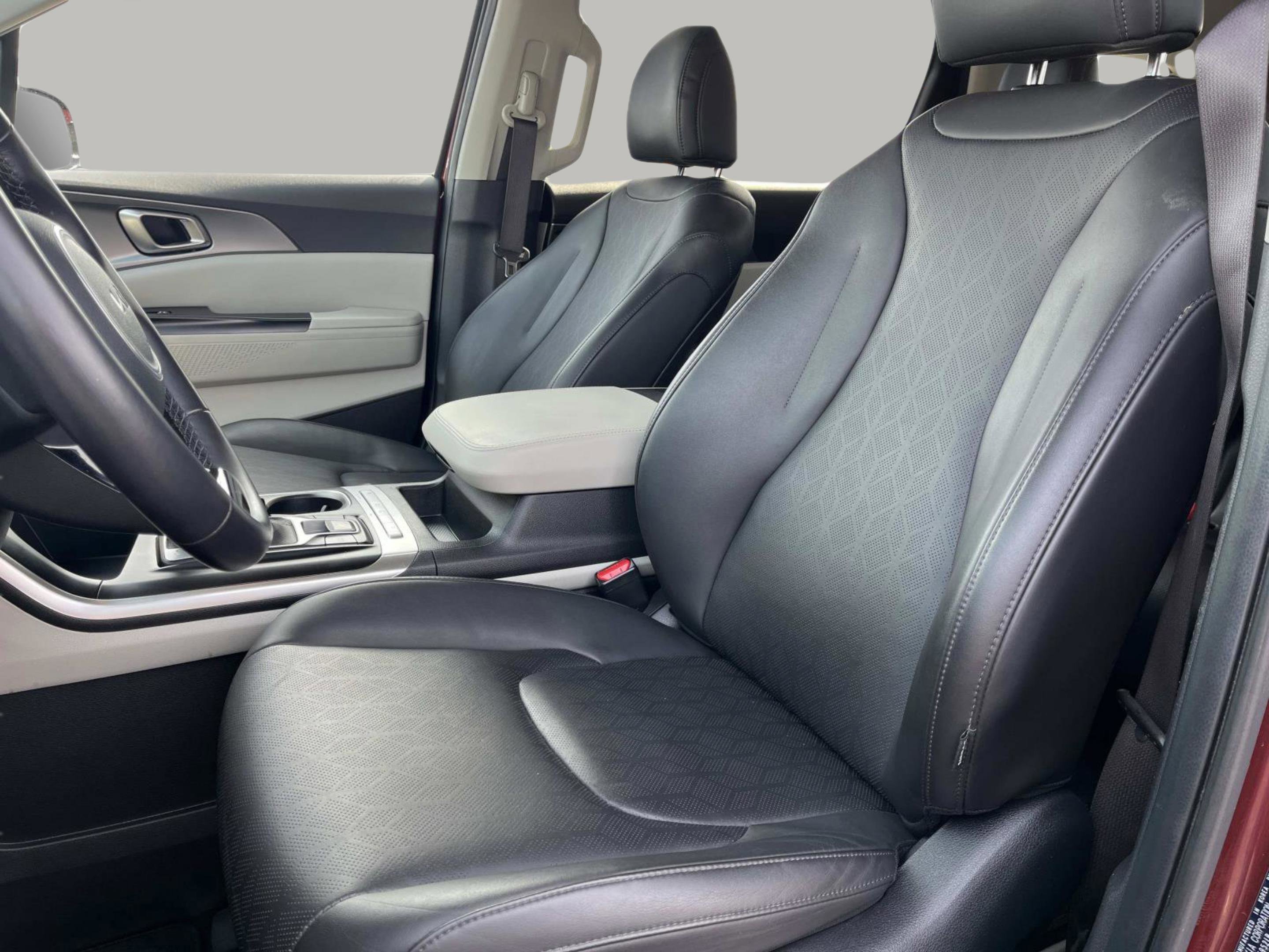 Used 2024 Kia Carnival LX image 31